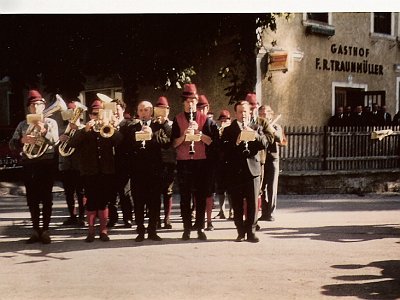 033 Musik 025  Musiker  vor Jaegerhof 1970