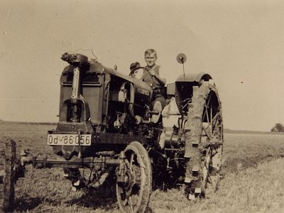 08 Erster Traktor beim Neubauer Niederwinkl Bj. 1941